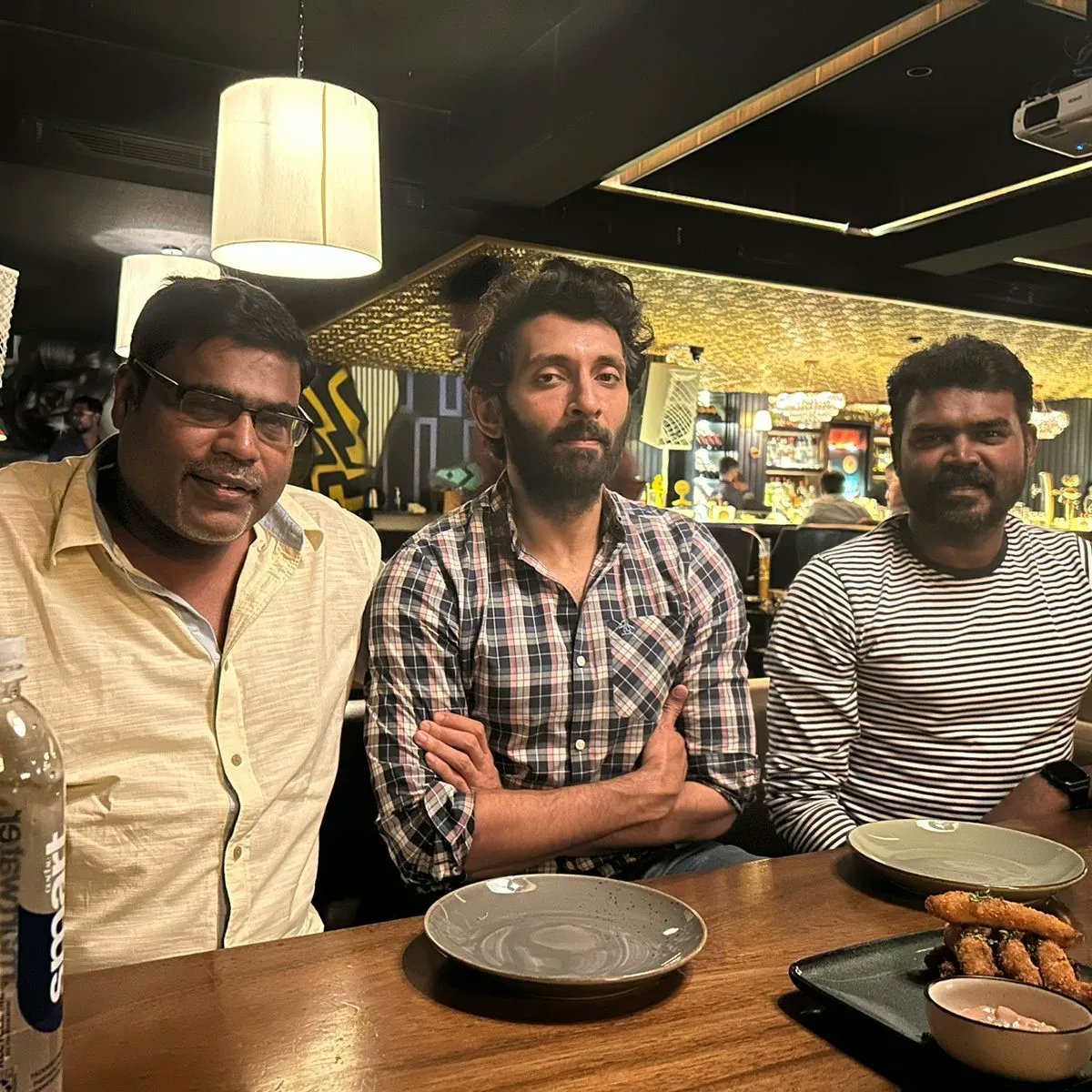 GA_StudiosOffl's tweet photo. Happy Birthday @edwinsakaydop sir 

Team #Asvins

@iamvasanthravi @praveen2000 @taruntejafilm @Vimraman @immuralidaran @Sarasmenon @udhaya_deep @thesimranpareek @ivijaysiddharth @DonBala72299355 @GerardSylvin @mugilant93 https://t.co/D0pHxPez3Q