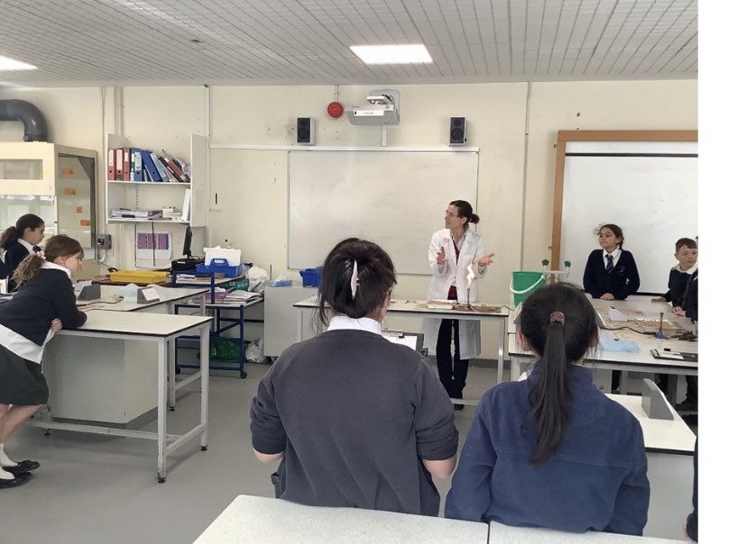 LPGSBromley's tweet photo. It was great to welcome @BeckenhamLpps Year 5 scientists to @LPGSBromley today, to carry out experiments to celebrate #ScienceWeek , a great example of @ImpactAca1 collaboration- thank you @ChemistryLpgs #resourcingthecurriculum #science #collaboration #crosstrust #ScienceWeek https://t.co/Xnf3ChtCWa