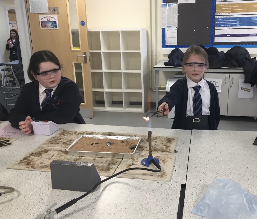 LPGSBromley's tweet photo. It was great to welcome @BeckenhamLpps Year 5 scientists to @LPGSBromley today, to carry out experiments to celebrate #ScienceWeek , a great example of @ImpactAca1 collaboration- thank you @ChemistryLpgs #resourcingthecurriculum #science #collaboration #crosstrust #ScienceWeek https://t.co/Xnf3ChtCWa