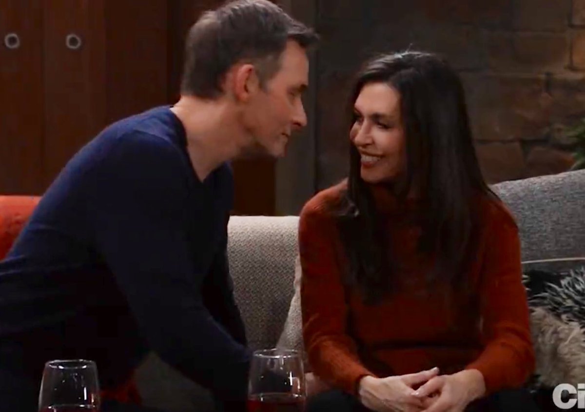 Annasbesttop1's tweet photo. @d_rapagnetta @Adelheide1121 They could literally just sit next to each other and it’s still the most compelling thing on tv. Google ‘FIRE CHEM’ and you’ll see this…👇❤️🔥 #vanna #gh #naturalAF https://t.co/NjPsBc5aDh