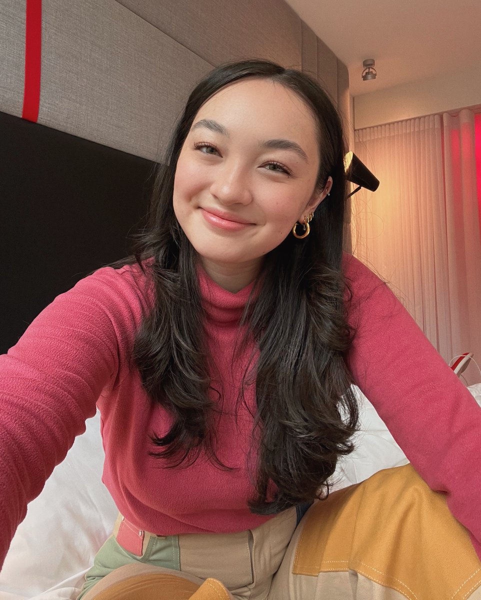 mxmtoon's tweet photo. felt pretty, won’t delete https://t.co/QVyh3lE9yB