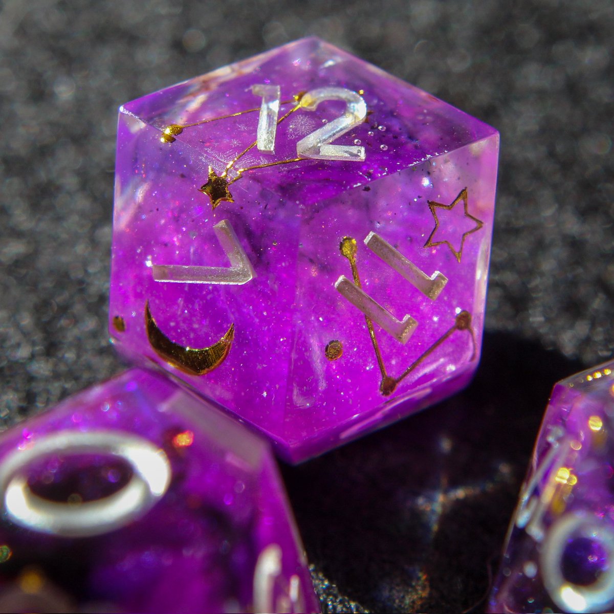 The Collectionist ✨
Recently I've become obsessed with #TheOwlHouse , so I HAD to name this set after The Collectionist.
It's one of my favourite set of the update and it's still available! 🌌
#Pathfinder2e
#handmadedice #dicemaker #dnd5e #ttrpg #dicecollector