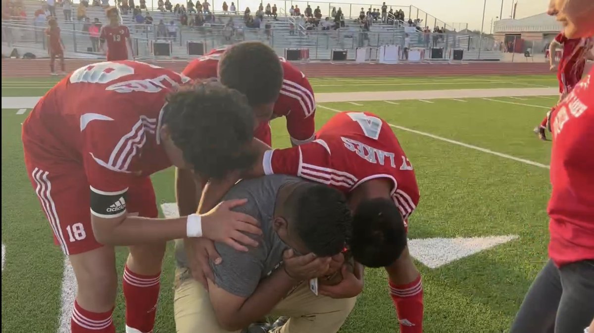Coach_Perez213's tweet photo. Last Friday my freshmen group got to play for, and win, a district title. They fought and stayed committed even when the days got hard. We talked all season about a “championship mentality”. They’ll always have a piece of my heart, my first 🏆at the Lakes.#SpartanVALOR https://t.co/ExAB9QI0RM