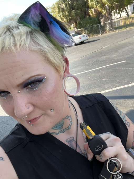 Sometimes the sun hurts my eyes.. That&rsquo;s when I remember that I don&rsquo;t like being out during the daytime<a href="/tag/camgirl"class="tags"><span>#camgirl</span></a><a href="/tag/milf"class="tags"><span>#milf</span></a><a href="/tag/submittome"class="tags"><span>#submittome</span></a><a href="/tag/kinkfriendly"class="tags"><span>#kinkfriendly</span></a><a href="/tag/paypiggieswanted"class="tags"><span>#paypiggieswanted</span></a>