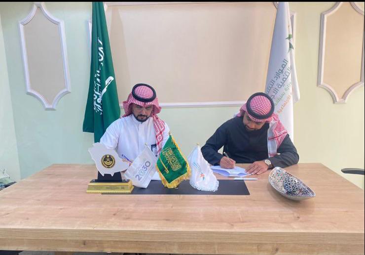SSQ_Main's tweet photo. بفضل الله تمّ اليوم توقيع #مذكرة_تعاون بين #الجمعية_السعودية_للجودة ممثلآ بمدير فرع الجمعية بـ #القصيم م. محمد السعدون وبين مركز التنمية الاجتماعية في #بريدة ممثلآ بمديرها م. عطالله الدخيل القائمة على التعاون في إقامة البرامج والمبادرات ذات المسؤولية الاجتماعية تحقيقاً لرؤية 2030 https://t.co/8PmwdBFErL