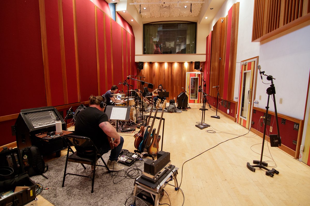 allblackbird's tweet image. Tracking 🎤 in Studio A with producer/engineer Shawn Moore and artist Jessica Sole!  Info: blackbirdstudio.com/book-now/ 
#recordingstudio #blackbirdstudios #coles4038