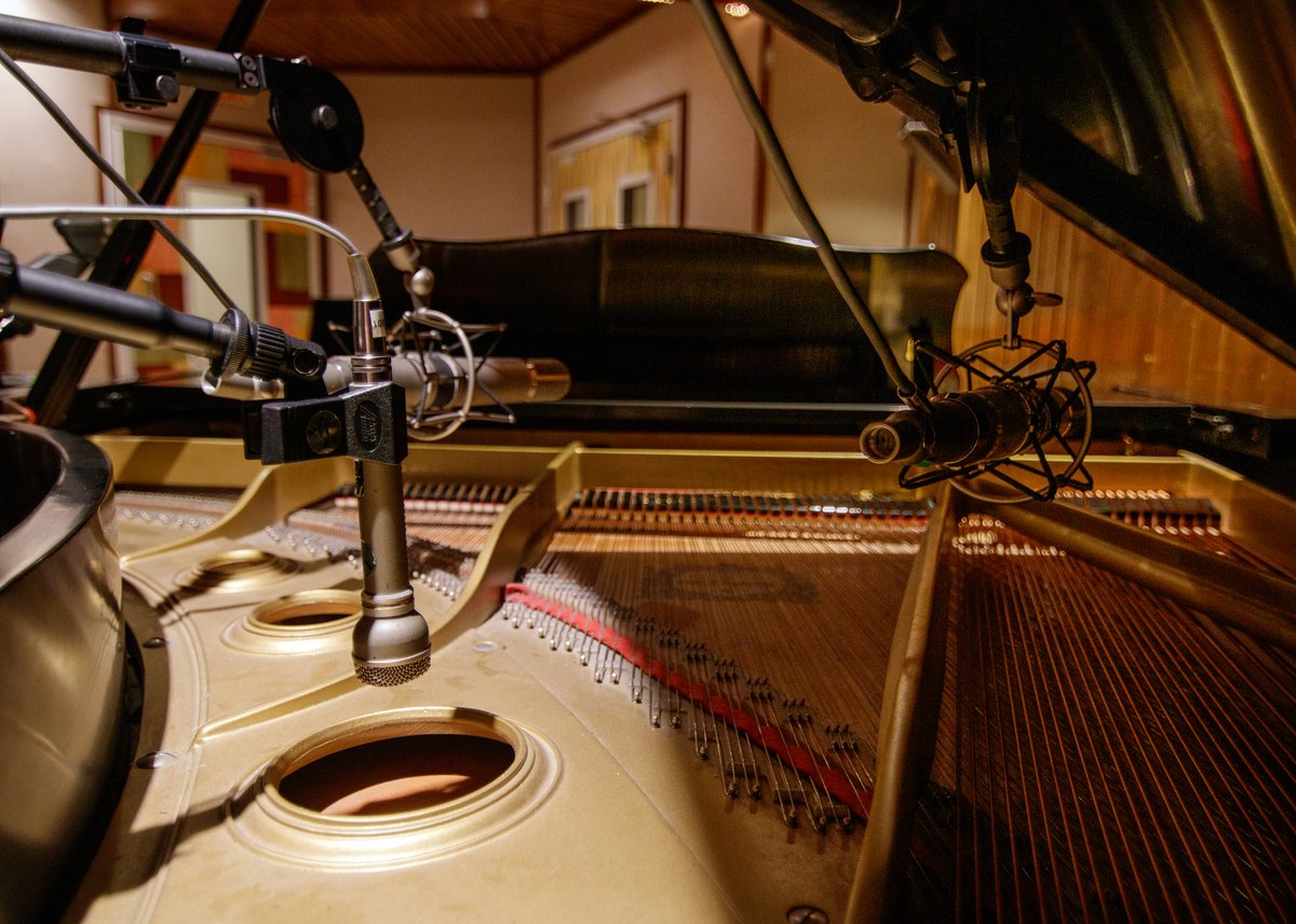 allblackbird's tweet image. Tracking 🎤 in Studio A with producer/engineer Shawn Moore and artist Jessica Sole!  Info: blackbirdstudio.com/book-now/ 
#recordingstudio #blackbirdstudios #coles4038