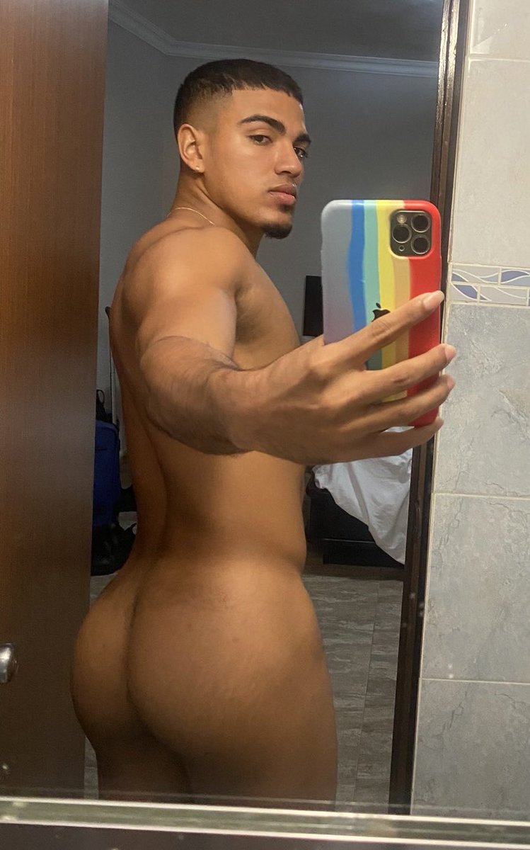 - March is all about #MaleBootySelfie, but our way, so enjoy the view thanks to sexy <a href="/lesliezion4/">Leslie.zion</a> 😍 #booty #beautiful #sexy