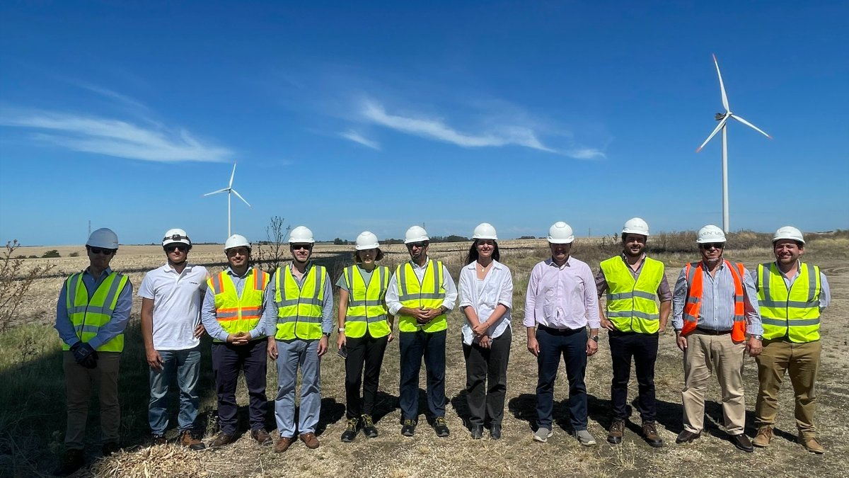 El día de hoy recibimos a delegación de <a href="/IRENA/">IRENA</a>  liderada por su Director General, <a href="/flacamera/">Francesco La Camera</a>, junto a equipo del <a href="/MIEM_Uruguay/">MIEM Uruguay</a>  liderado por <a href="/FitzgeraldCP78/">Fitzgerald Cantero Piali</a>  en Parque Eólico Villa Rodríguez (10 MW) construido por <a href="/Global_Ventus/">VENTUS</a> (1/2)