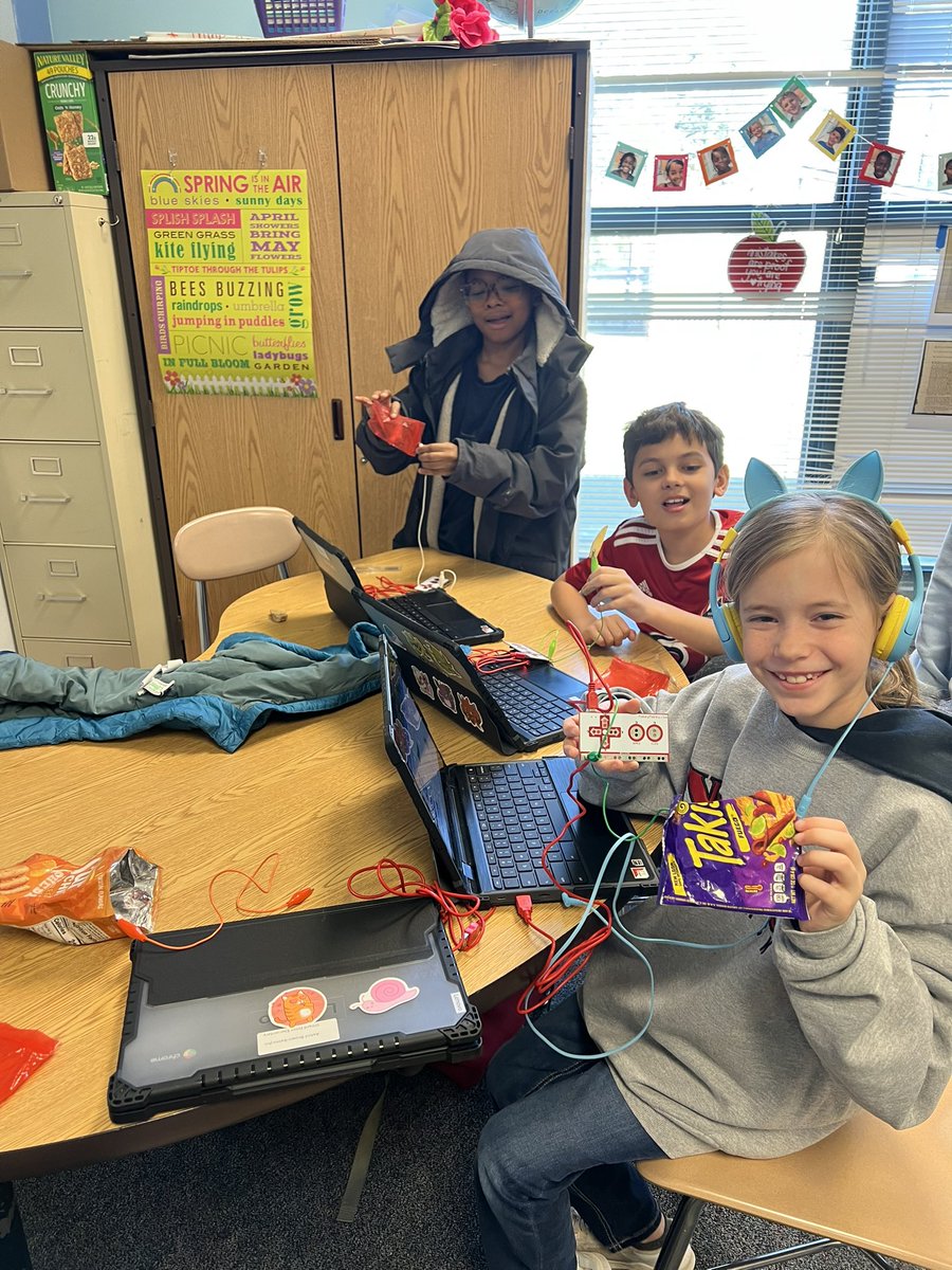 Having after school fun with <a href="/makeymakey/">Makey Makey</a> and getting ready to teach others on math and science night. Using apples and snack bags. What else will work? #learningwithpride
<a href="/DillardMagnetES/">Dillard Drive Magnet Elementary</a>