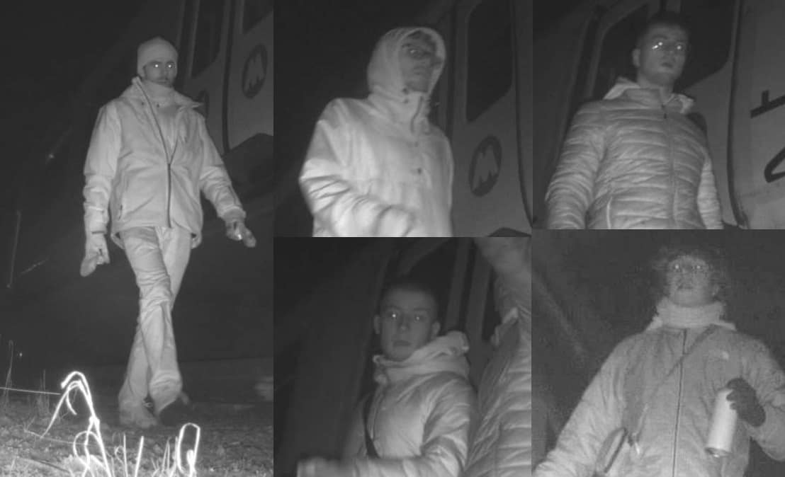 Media appeal for graffiti damage on trains. @btpmersey @LivEchonews @merseyrail If you recognise any of the people in these images, please contact BTP by texting 61016 or calling 0800 40 50 40 with reference 332 of 10 March. #graffiti