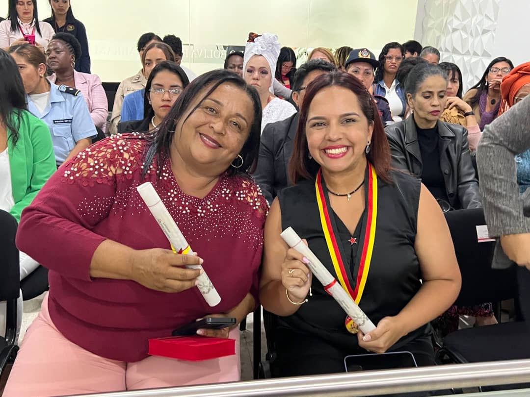 Agradecida con el Consejo Legislativo del edo. Miranda, por otorgarme la Orden Manuelita Sáenz. Como mirandinas sigamos trabajando para ser faro de esperanza, lucha, amor y dignidad en cada comunidad de nuestro amado estado. ¡Qué viva la Patria! 🇻🇪❤️