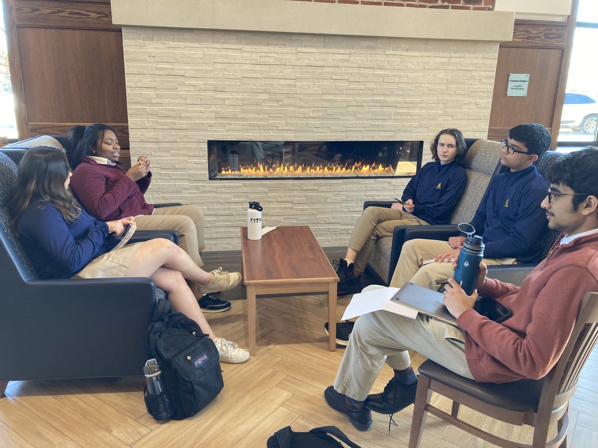 KateGay1964's tweet photo. Sophomores ⁦@usmsocial⁩ close their book club reading contemplating science fiction, social commentary, and literary visions of the future. #ursulakleguin #catherinelacey #maryshelley https://t.co/Xkk0xTrOWo