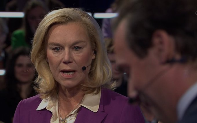 FrNOPu-XgAwWEo-?format=jpg&name=small