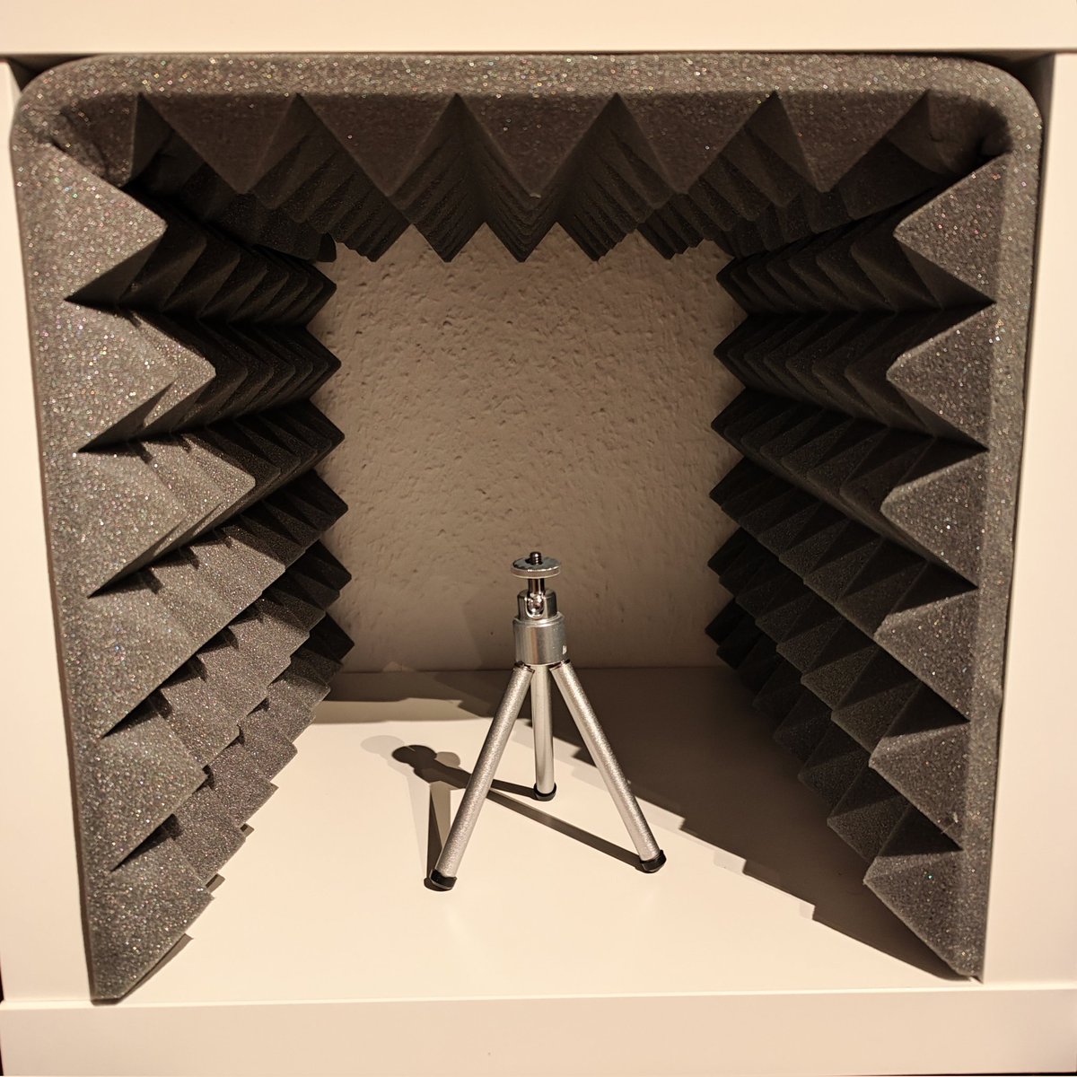 #studioupdate:
A #recordingbooth for #recording #samples. I saw the #ikeahack online and #rebuilt it.
#kallax Cube from @IKEA @IKEA_Presse with #acousticfoam. Backpanel comes tomorrow.