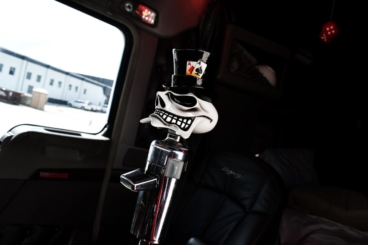 raneyschrome's tweet photo. Are you shifting in style? 💀🎩 Show us yours! #shiftknob https://t.co/lTb2URUpRs