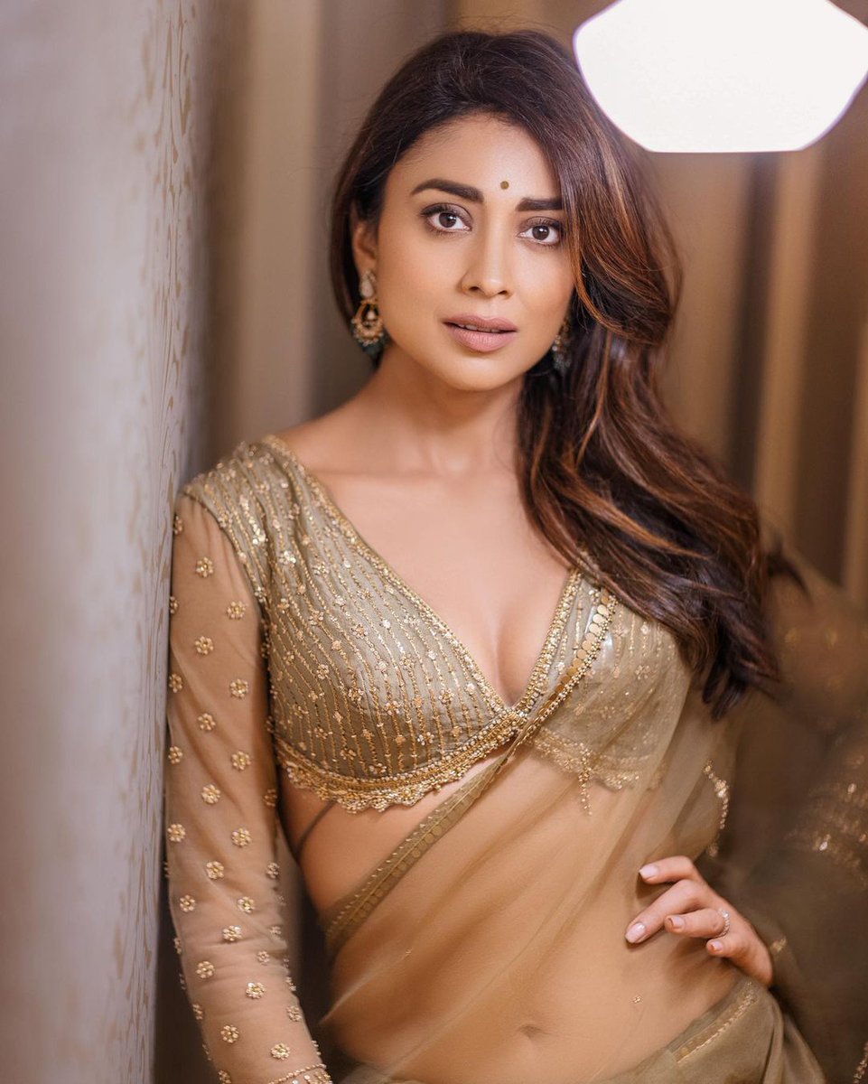 OnlyHeroiness's tweet photo. Shriya saran waist🤤

#ShriyaSaran #ShriyaHot #ShriyaSaranHot https://t.co/1ixobycULZ