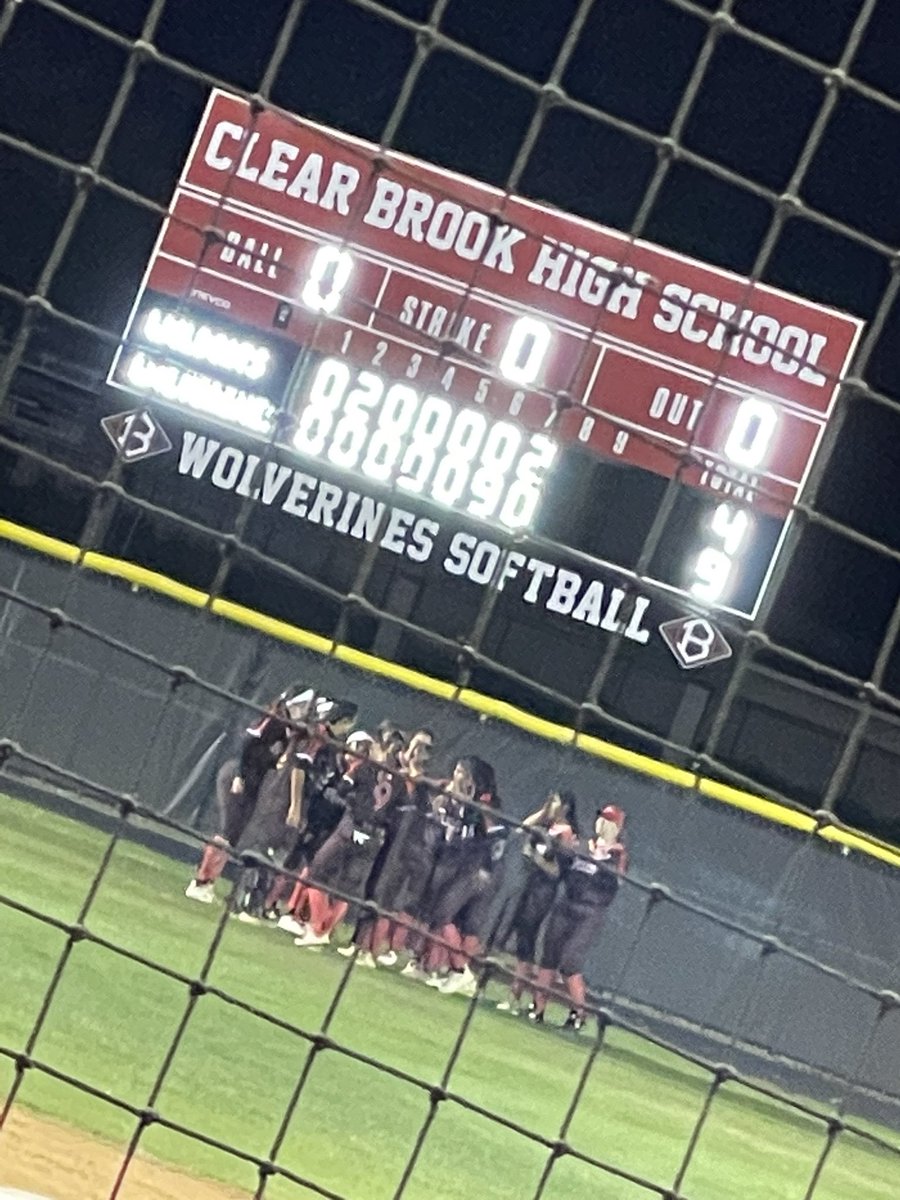tatum_mayeaux's tweet photo. Canβt wait to be on the field with these girls. #futurewolverine #2027 @BrookSoftball https://t.co/UmFVl5fErV