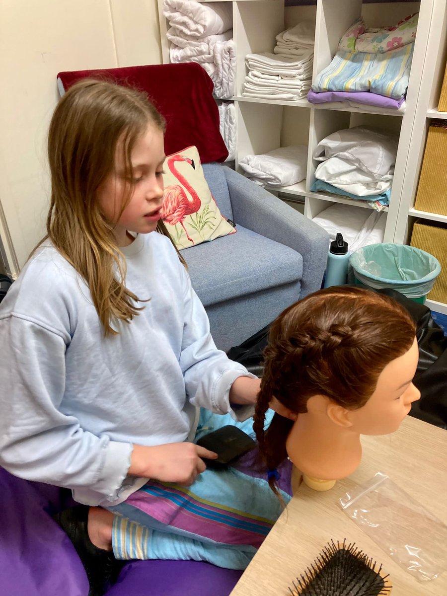 CheamBoarding's tweet photo. The girls are having a lovely time this evening @CheamSchool! Lots of games upstairs and some hair styling! #CheamBoarding https://t.co/7EyTz4xjpW
