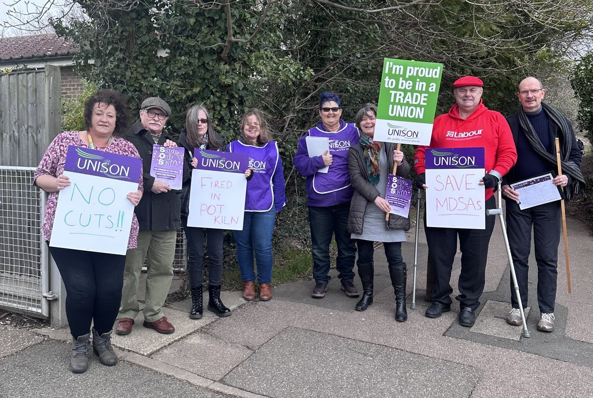 Dorsett70's tweet photo. Lots of support from parents and public in #Sudbury for @UNISONEastern campaign to stop mass redundancies of Midday supervisors and learning support staff at Pot Kiln school . Job cuts will harm some of most vulnerable pupils. Please add your name to petition…. https://t.co/8eJLXPXWjX