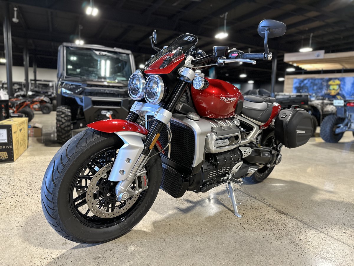 JPC_Campus's tweet photo. With the 2021 Triumph Rocket 3 R, riders can expect astonishing performance, incredible comfort, and definitive cruiser attitude, all at an affordable price point. 

Stop in and get $4000 OFF with our Jay's Discount: https://t.co/VaxyUwahAK

#Triumph #motorcycle #ForTheRide https://t.co/dztvdHmU7Y