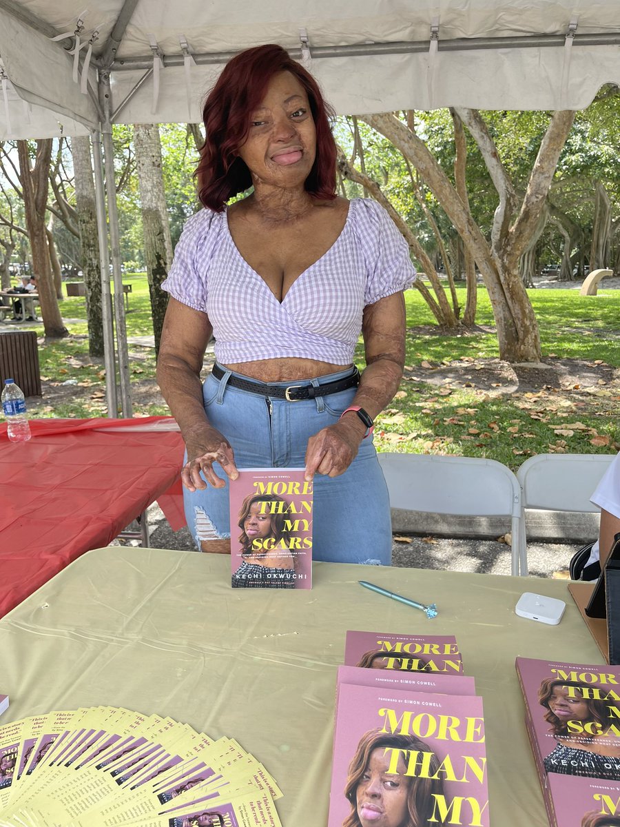 Kechi's tweet image. Thank you to everyone who bought my book last weekend in Florida♥️