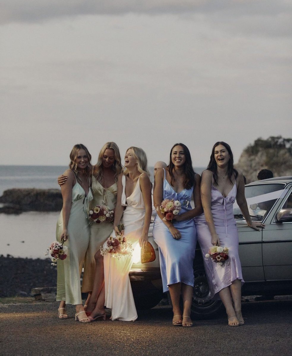 unabodaoriginal's tweet photo. ¡Ellas! Porque siempre están ahí 💕#friendsforlife #friends #amigas #bridesmaid #boda #bodas #bodasdiferentes #wedding #weddings #casament #casamento #casamiento #marriage #mariage #matrimonio #blogdebodas #unabodaoriginal #weddingphoto #weddingphotography 📷 @hsburg https://t.co/s084AgZKiG