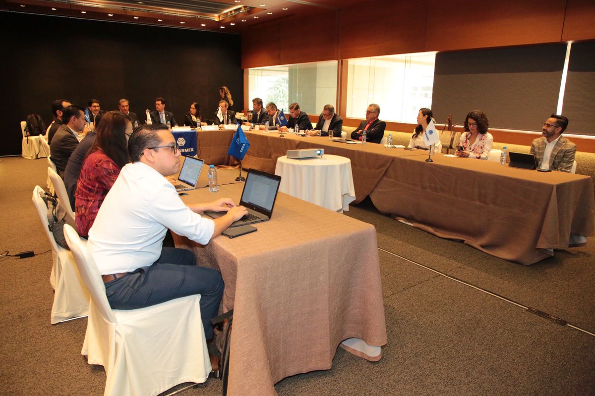 🔵 #JuntasNacionales | En nuestra Comisión de Desarrollo Regional, Fronterizo y Portuario, se expuso que la región sur/sureste puede ser el siguiente polo de desarrollo del país y de Norteamérica. Se requiere energía limpia, desarrollo de capital humano y Estado de Derecho. ⚖️