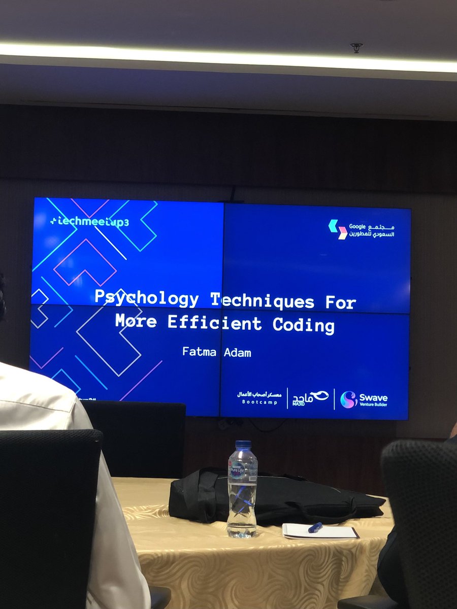 Mnal__98's tweet photo. كان لقاء ممتع ومفيد😍
يعطيكي العافية @_fatmaadam 👏
#Tech_meetup3 https://t.co/hbx9Fn6rMj