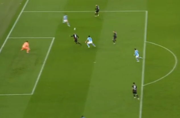 Muppetiers's tweet photo. Right after the missed call on Ederson... Werner misses but this is a baffling offside call. How? How on any planet is this even close to offside? https://t.co/kQesPgiHnc