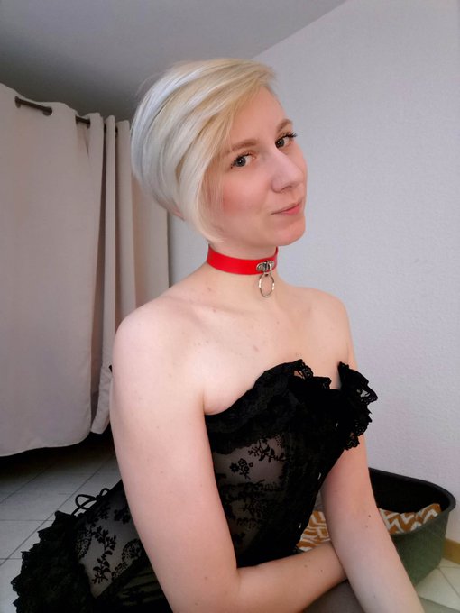 Instagram ayant d&eacute;cid&eacute; de faire sauter mon pr&eacute;c&eacute;dent compte, je vous serais tr&egrave;s reconnaissante si vous<a href="/tag/lingerie"class="tags"><span>#lingerie</span></a><a href="/tag/corset"class="tags"><span>#corset</span></a><a href="/tag/nsfw"class="tags"><span>#nsfw</span></a><a href="/tag/chaturbate"class="tags"><span>#chaturbate</span></a><a href="/tag/adventca"class="tags"><span>#adventca</span></a>