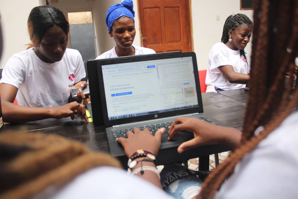 WomenHackbj's tweet photo. Campagne digitale Women Hack Jour 5 ❤️✊🏾 !

Comment les nouvelles technologies changent-elles nos vies?

Notre avis en commentaire 😌

https://t.co/svMIRzjapb

#Tech4girl
#DigitalSkills
#Tech4Youth
#JIF2023 https://t.co/hiLy6q9kKo