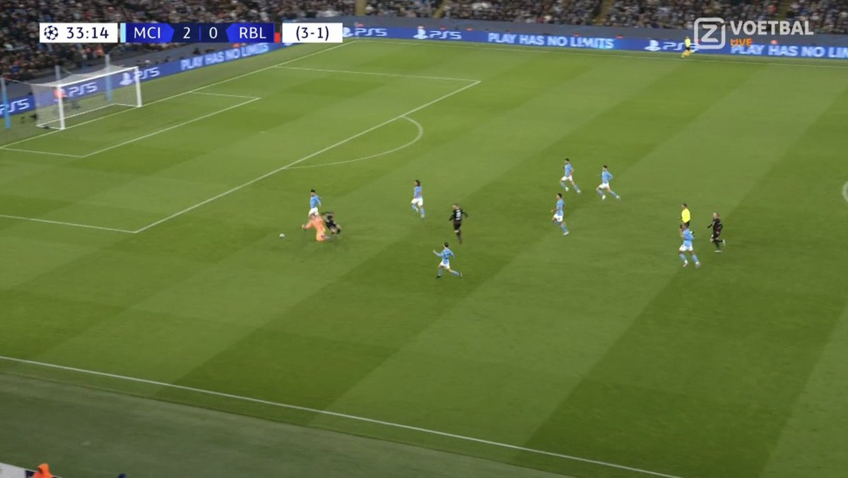 PoorEPLreferees's tweet image. Yes, that was a clear foul from Ederson on Laimer