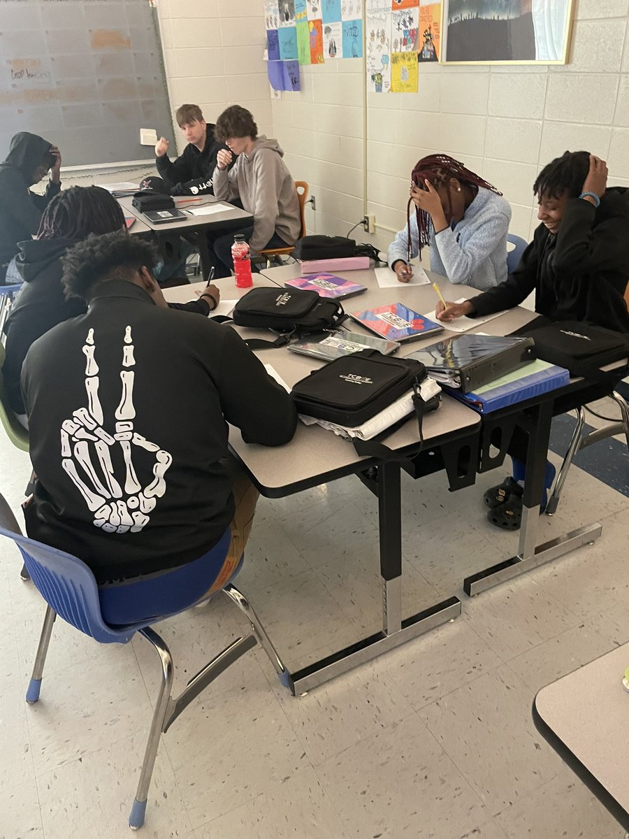 Emily Reynolds tweet media