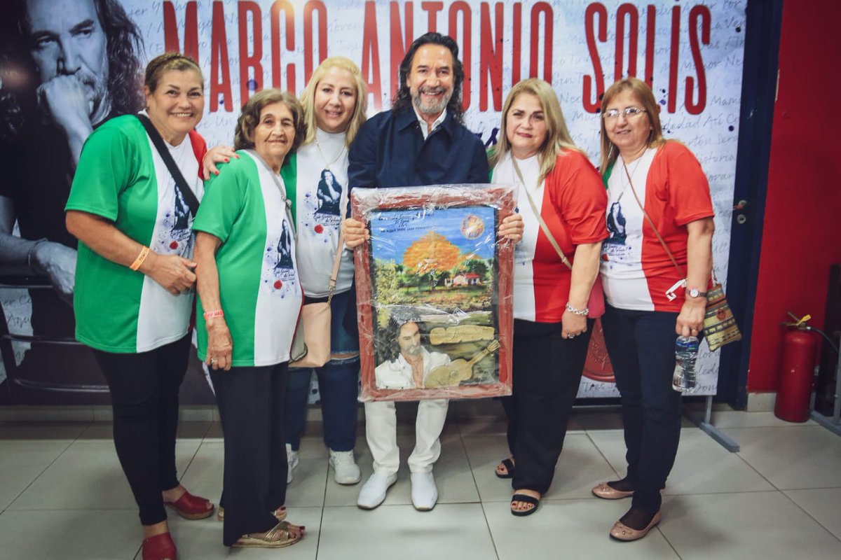 krispreda's tweet photo. @MarcoASolis por aquí te queremos y admiramos, en Paraguay 🇵🇾 te esperamos pronto para volver a llenar el estadio! #SoyTuFanMarcoAntonioSolis noche de octubre 2023 Asunción Paraguay 🇵🇾 https://t.co/H9036vMxDP