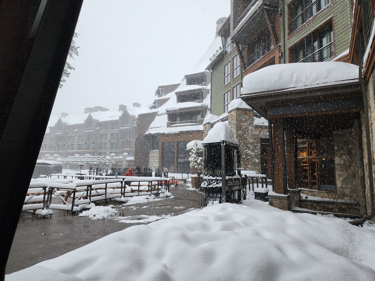 EventDojo's tweet image. Throwing it back to our client's Customer Advisory Board at the beautiful Ritz-Carlton Lake Tahoe! Not even a historic snowfall could stop us from hosting a successful meeting. Guests attended meetings, dinners and even had the opportunity to hit the slopes during their stay.