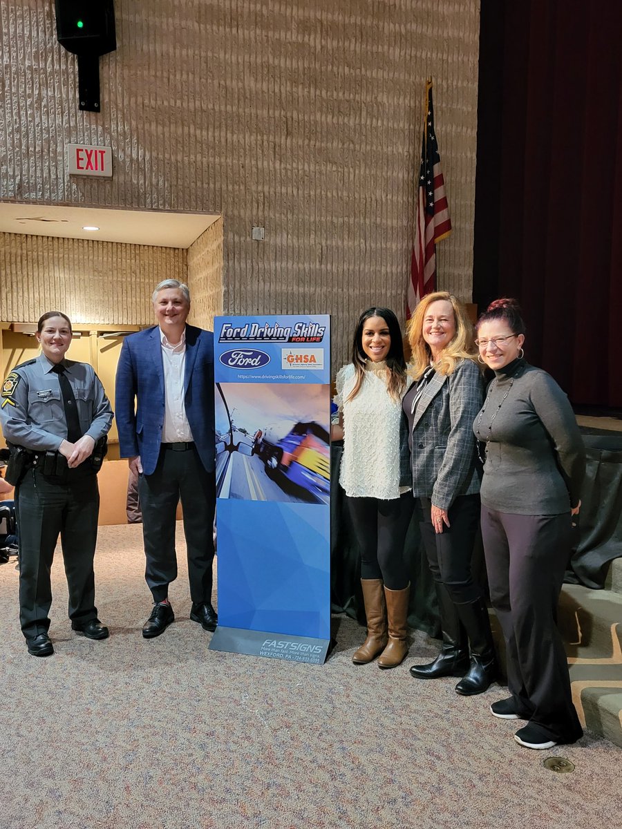 DrSmithFCAHS's tweet image. Today our @NorthgateProud students were provided with important information about distracted driving thanks to @KDKA, @MikeyHoodKDKA, and @Ford. #StudentsFirstAndForemost #StudentSafetyMatters @RJLongNGSD @Jeff_Evancho @catoncurriculum