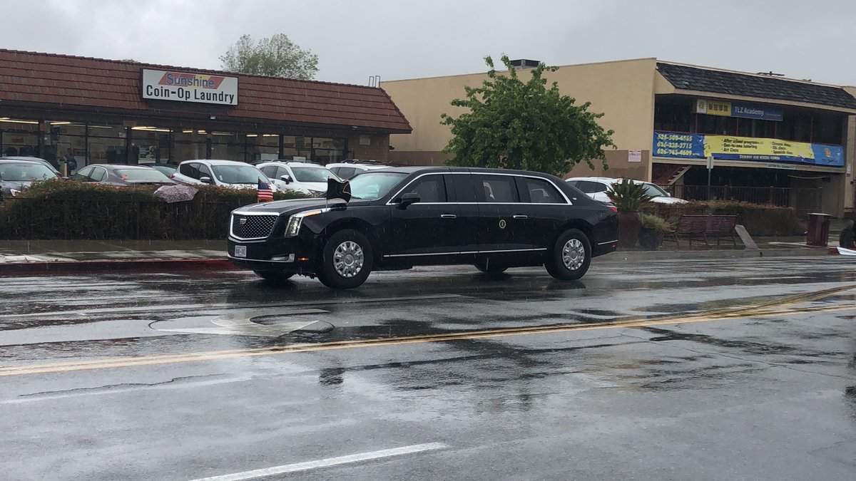siushi's tweet photo. JUST IN: #PresidentBiden’s motorcade makes it way down Garfield Ave in #MontereyPark where he will speak now about the #guncontrol executive order he signed today. https://t.co/SXU6z9myuK