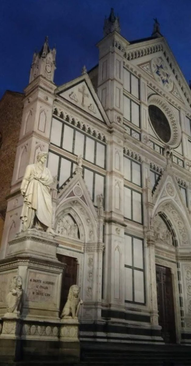 Santa Croce
Firenze 💜
#NotturniDiCittà
#VentagliDiParole