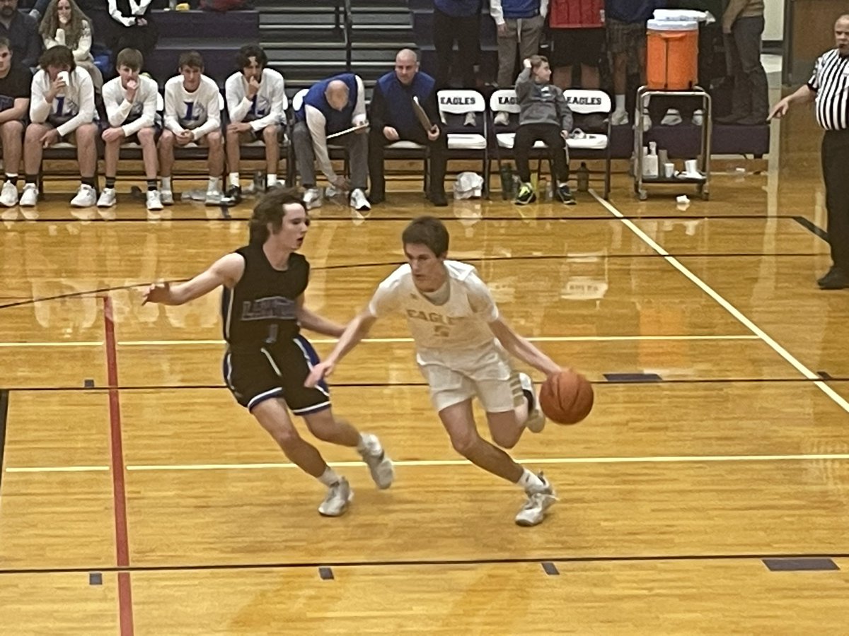 secorsig's tweet image. @tucker_walther had a very good sophomore yr for Schoolcraft.

He averaged 12 pts, 5 rebs, 4 assists, and 3 steals. He also had a 2 to 1 assists to turnover ratio.

Tucker was incredibly efficient with a 55% EFG%. He increased both his 3pt % and makes from last yr
#MakeShots30