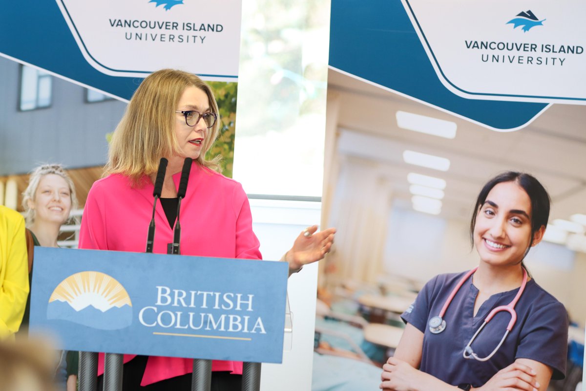 VIUniversity's tweet image. Former youth in care in BC of all ages will now have their tuition waived for post-secondary education, thanks to @BCGovNews. @selinarobinson and @mitzidean came to #VIU on Tuesday, March 14 to make this important announcement. Read more: bit.ly/3TdyiA5 #bcpse #cdnpse