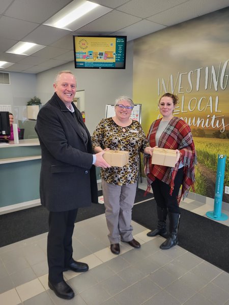 Synergycu's tweet photo. SynergyCU was named a top employer in Saskatchewan for the 6th year running. Staff celebrated with mini hampers from local artisanal snack company Uncle Weezy's. More pics from the celebrations.
#SKTopEmployers #TopEmployers2023 #saskatchewan #lloydminster #yxe #switchtosynergy https://t.co/offZAySb91