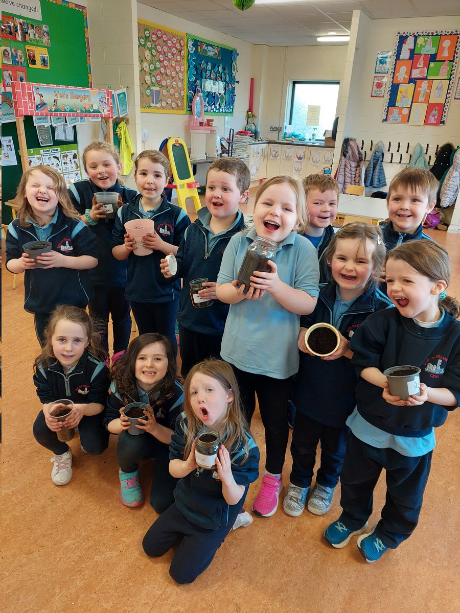 Ms_LKennedy's tweet photo. Seed to Flower! Today we planted our Sunflower seeds🌻🌻 @ns_quin https://t.co/zVgx9zjGxa