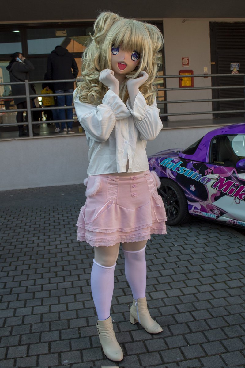 YurikoKig's tweet photo. That's why I love attending comic-con: for the photographs they take of me
#kigurumi 
#kigurumimask 
#kigu
#lifeiskigurumi https://t.co/WARk3yARpA