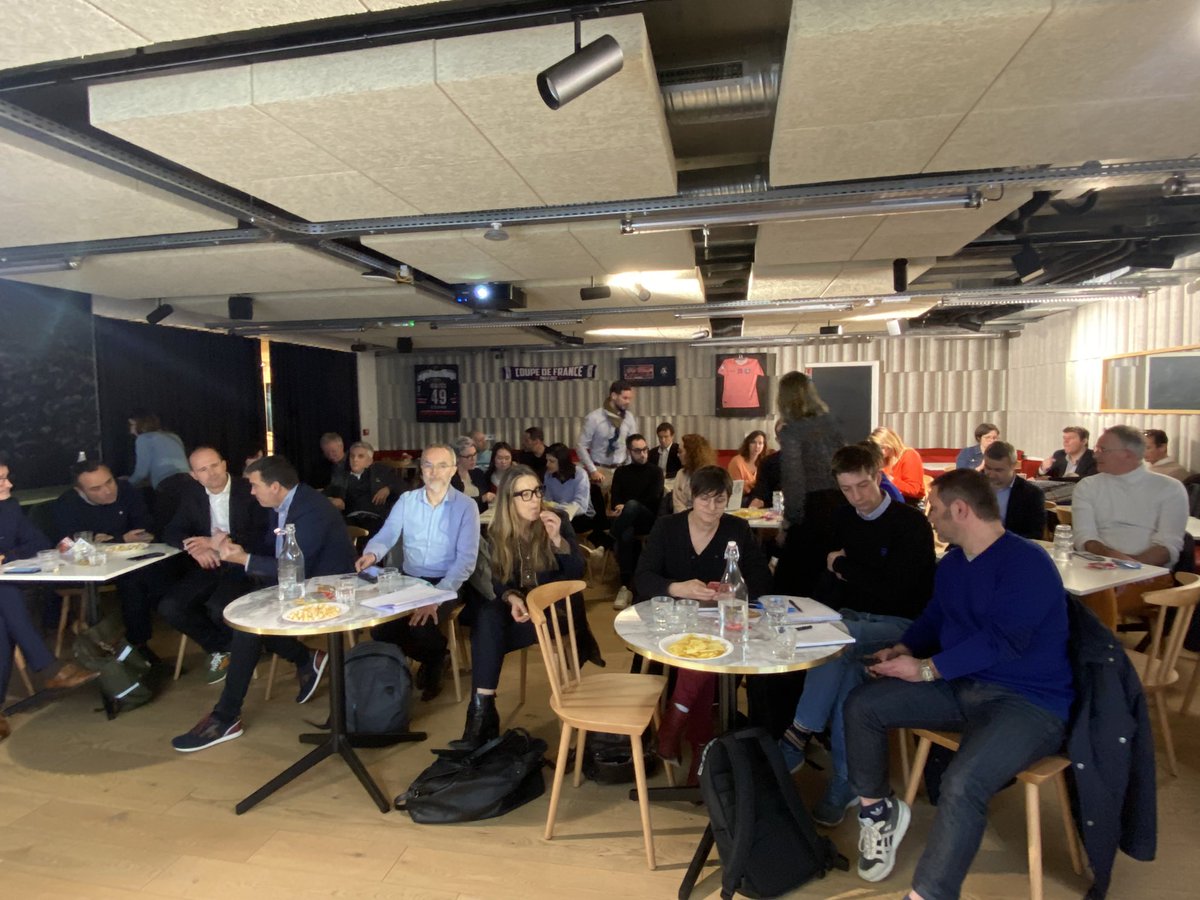 adn_booster's tweet photo. #COSEL 🚀 
Ce soir, nos partenaires étaient réunis chez @realites à #Nantes pour sélectionner les #startups qui rejoindront la #PromoPrintemps2023 🚀🌻

Un grand merci à @DLeaurant et #CharlotteLair pour l'accueil 🙏 
Restez connectés pour découvrir les lauréats ! 👋✨ https://t.co/QMENxtdIOn
