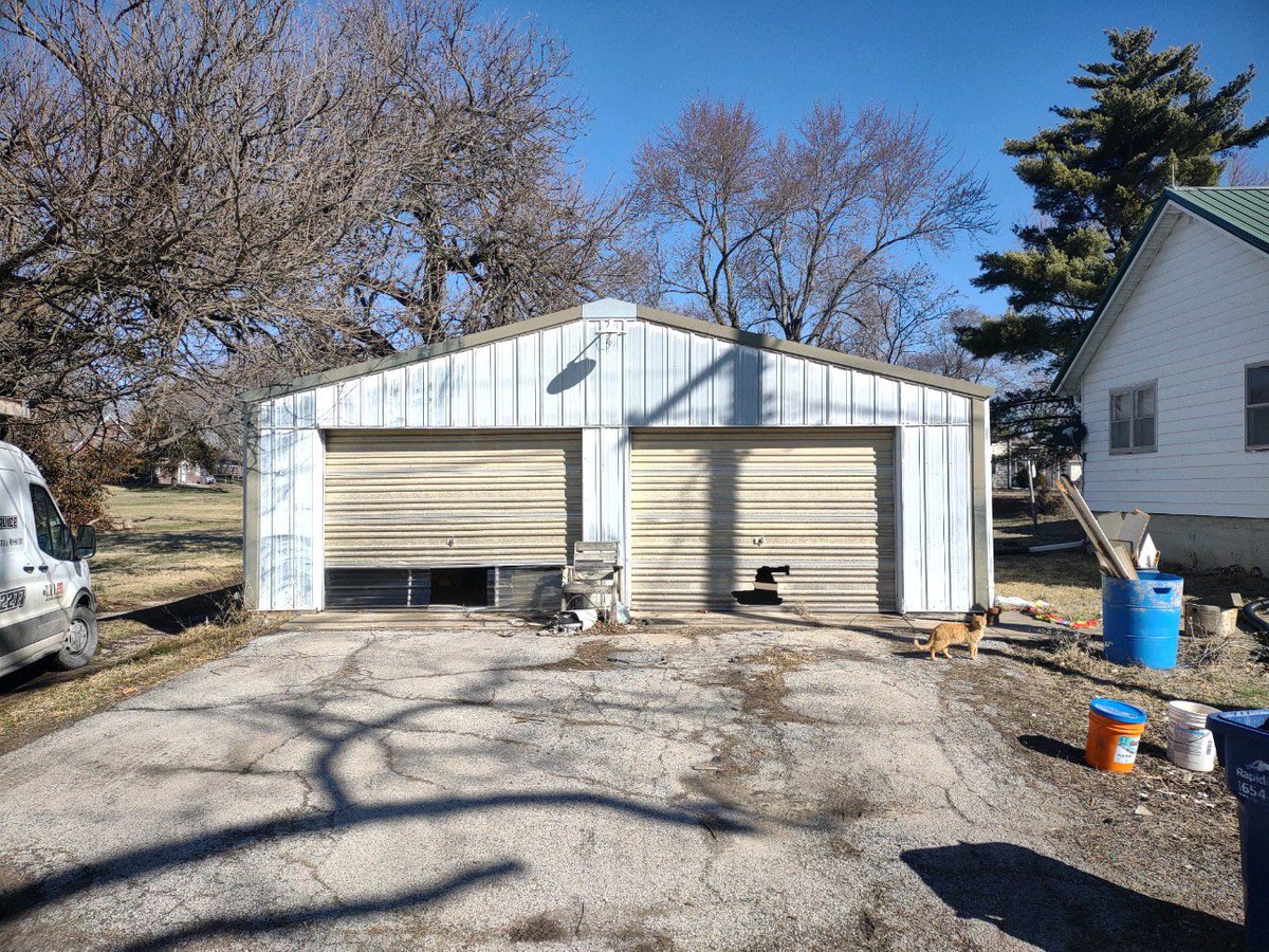 csiohdllc's tweet photo. Out with the old Fiberglass!
CHI model 2251
@chiohd #overheaddoors #garagedoors https://t.co/WA2oyjmgI6