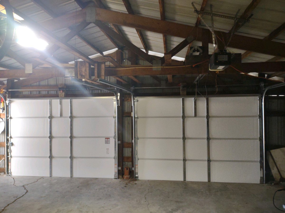csiohdllc's tweet photo. Out with the old Fiberglass!
CHI model 2251
@chiohd #overheaddoors #garagedoors https://t.co/WA2oyjmgI6