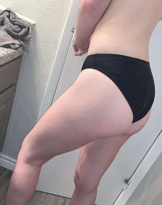 Thank you so much for 200 followers 🥰🥰 https://t.co/5NOjTXslHh let&rsquo;s have fun here to celebrate #eighteenplus