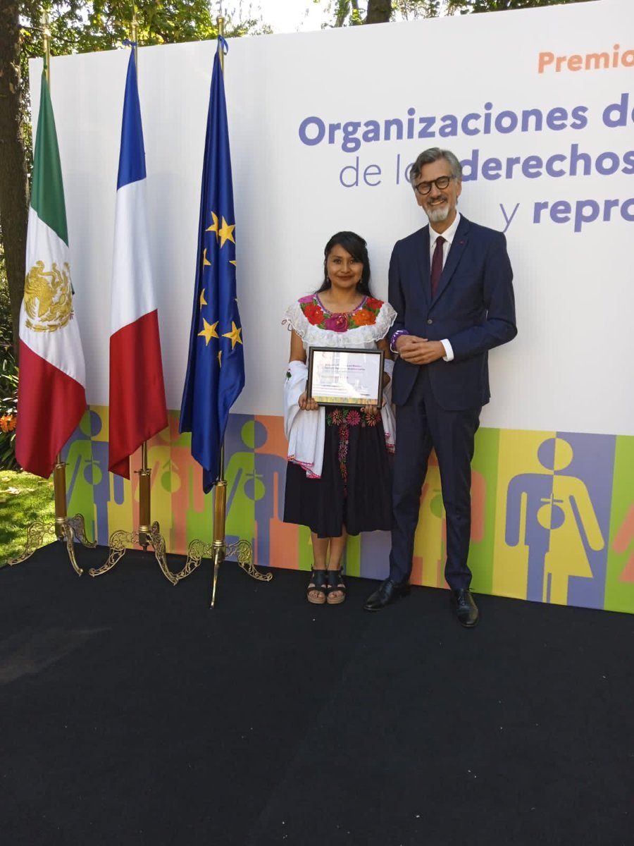 sanandoheridas's tweet photo. En el marco del Día Internacional de la Mujer, @sanandoheridas obtuvo el primer lugar del #PremioMathildeRey otorgado por la embajada @FranciaenMexico, con el proyecto titulado: “Niñas y adolescentes tsotsiles empoderadas en el ejercicio del derecho a su salud sexual.” Gracias! https://t.co/XPb8nApYev