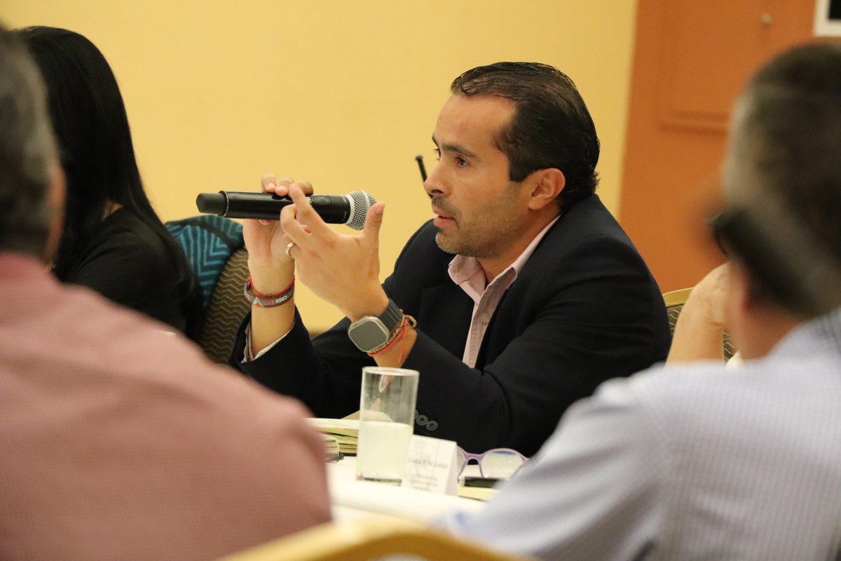 Implan_Leon's tweet photo. En sesión del Sistema de Consejos se autorizaron carteras de proyectos de los grupos de trabajo Red de parques, espacios públicos y sustentabilidad, para mejorar parques urbanos y espacios en la Ciudad Histórica; y Movilidad e Infraestructura para fortalecer el Sistema Vial 🦁 https://t.co/ylU8YdQh9r